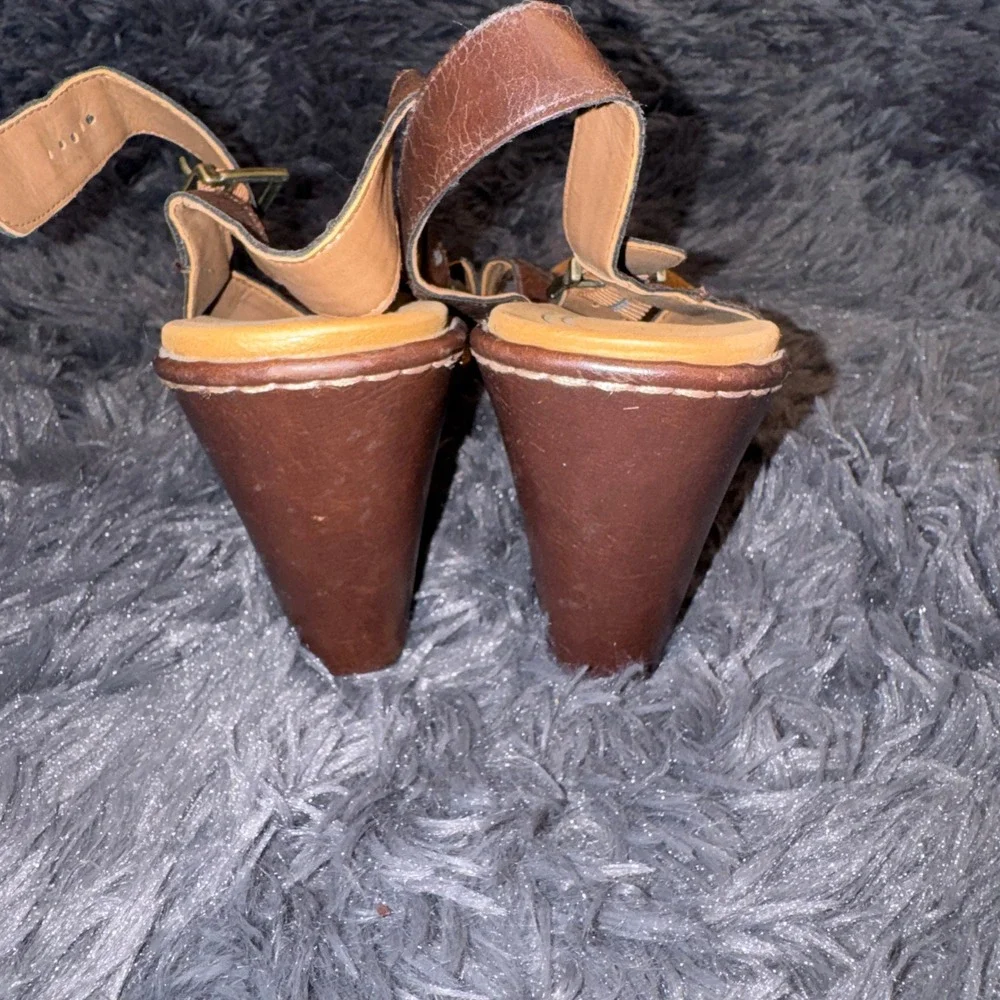 b.o.c. Born Concept Brown Wedge Sandals Womens 11M T-Strap Adjustable Buckle